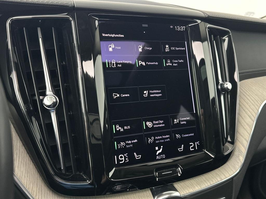 Volvo XC60 t6 340pk recharge r-design| trekhaak| pano| camera| adap.cruise