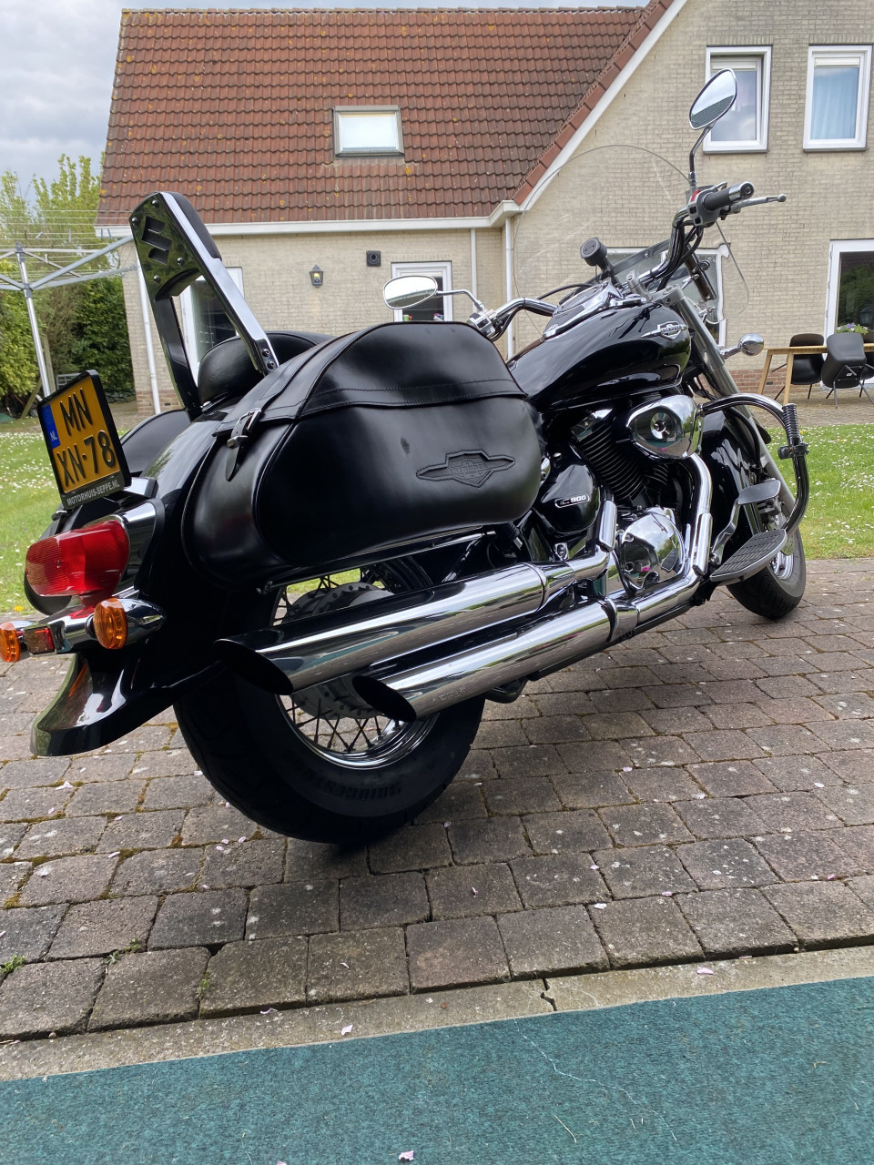 Suzuki c800 intruder