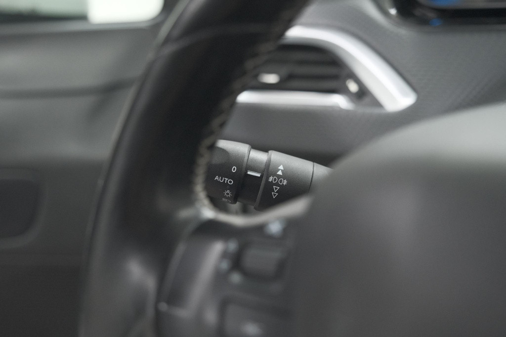 Peugeot 2008 puretech 130 allure | camera | apple carplay | parkeersensoren