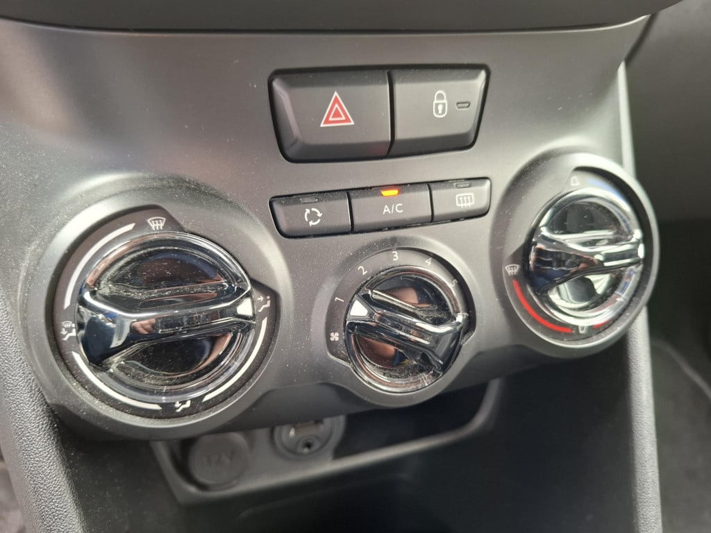 Peugeot 208 1.2 82 blue lion 5-drs airco/nav/park