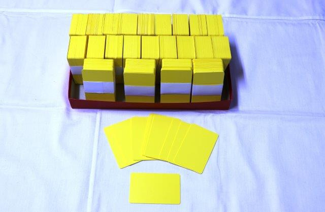 Plastic Card PVC €.0,15 Kleur: geel 54 x 86 x 0,5 mm Verpakt per 50 stuks T