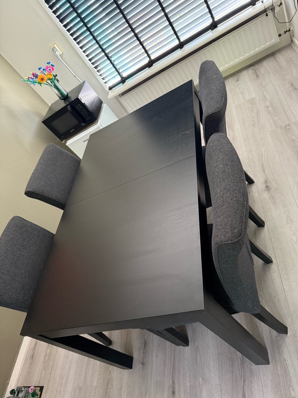 Tafel met stoelen