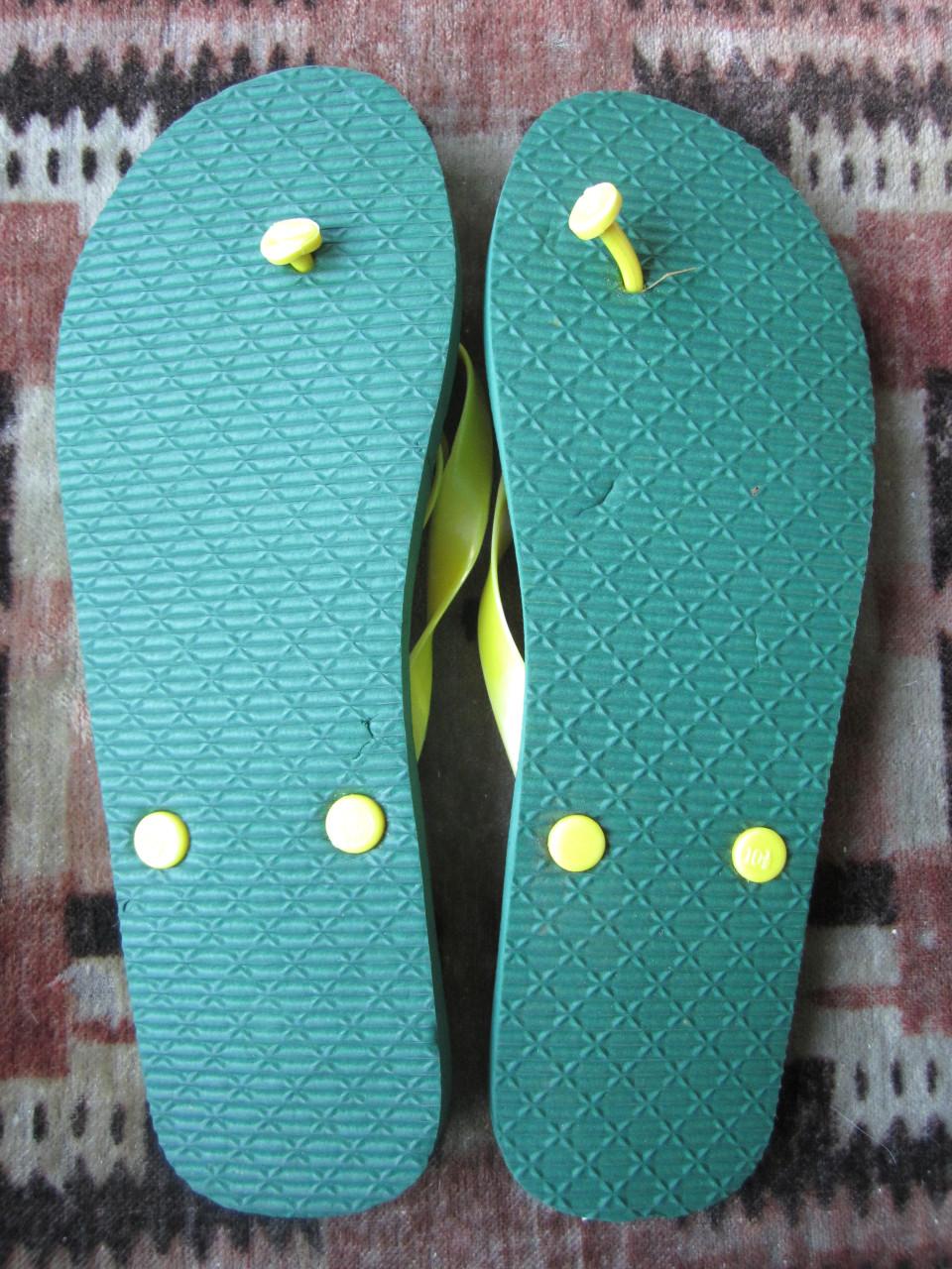 Nieuwe Teenslippers L=29 cm. maat 44/45