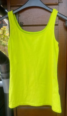 Twee dames tops
