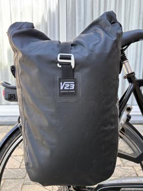 2 waterdichte fietstassen in zeer goede staat - 23 liter inhoud