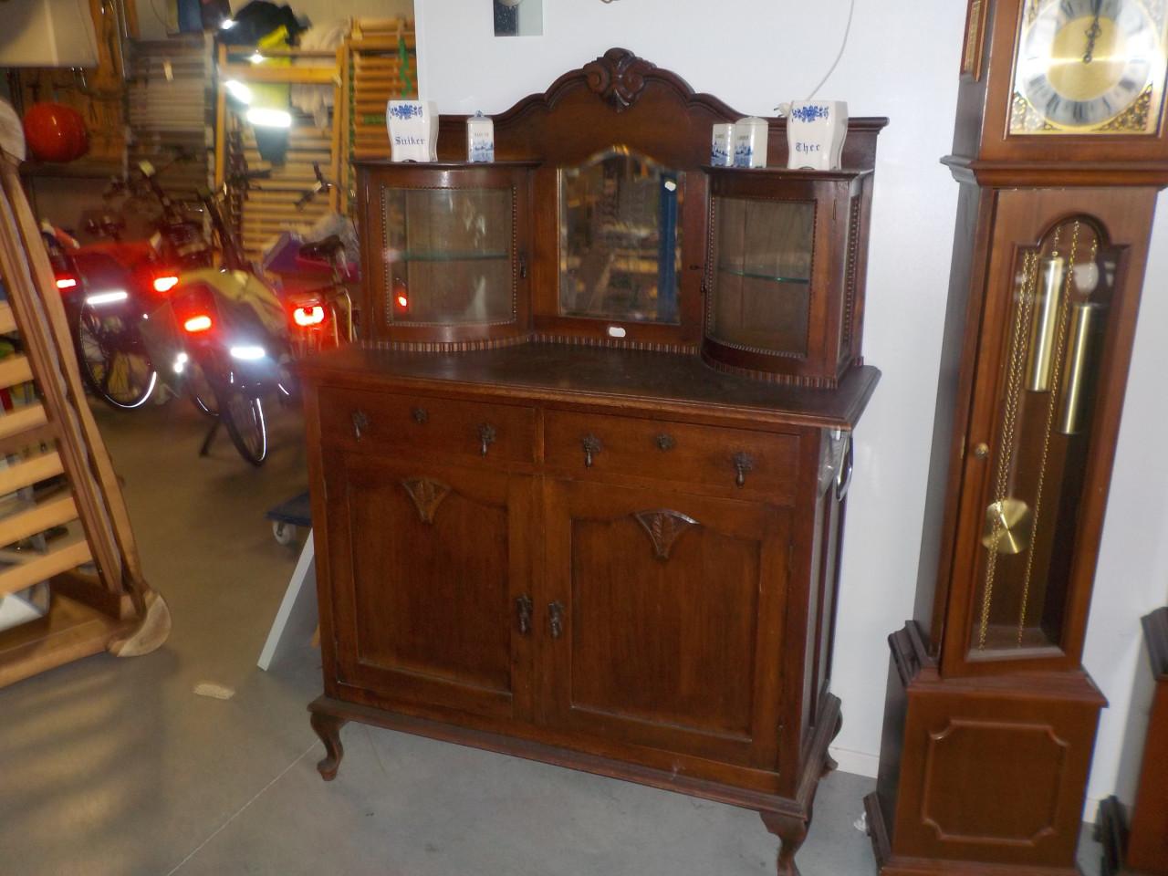 Antiek wandmeubel in zeer goede staat