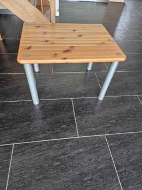 Te koop, tafeltje.