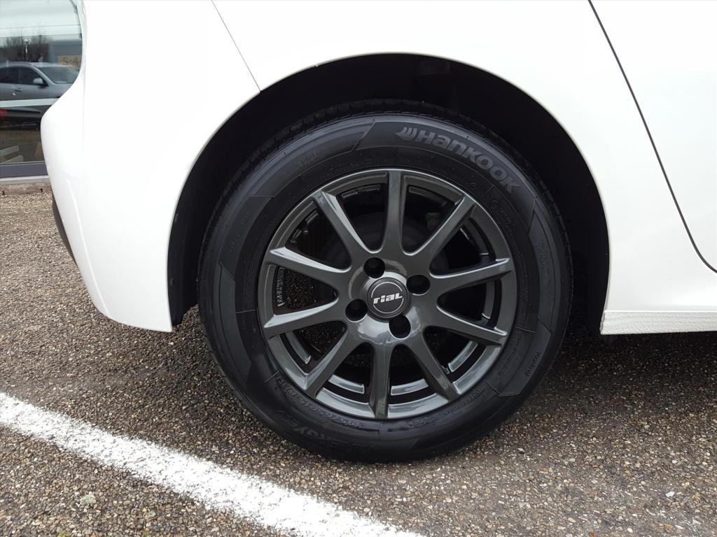 Peugeot 208 1.2 active 75pk navigatie | apple carplay & android auto | airc