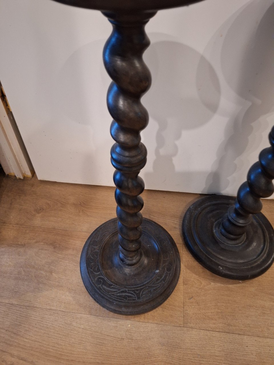 2 houten standaards