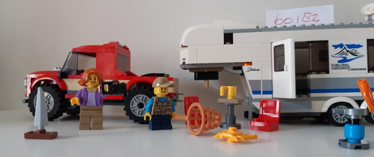 Lego 60182: Pick-uptruck en caravan met 3 figuren