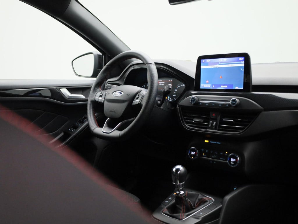 Ford Focus wagon 1.0 ecoboost hybrid st line business | lage km stand | nav