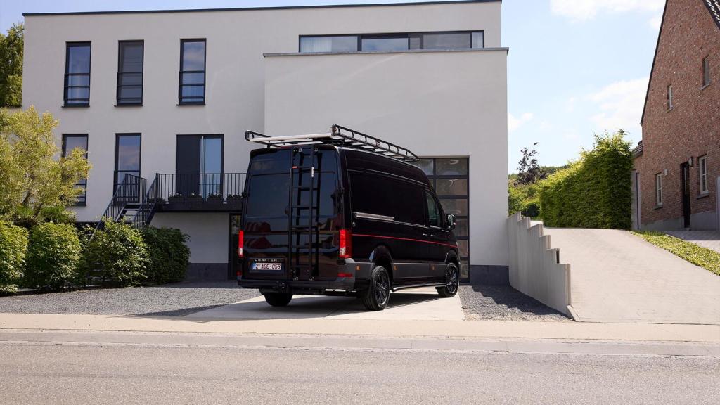 Volkswagen Crafter 2.0 tdi 177pk dsg l3h3 shadow x limited edition nr13/50 