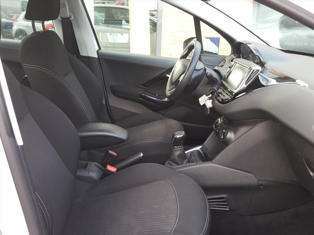 Peugeot 208 blue lion 1.2 pt-82pk 5d navigatie | apple carplay & android au