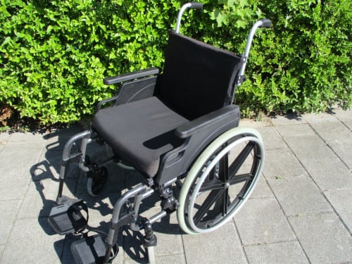 Te koop QUICKIE rolstoel voor grotere en zwaardere mensen (max 150 kg )