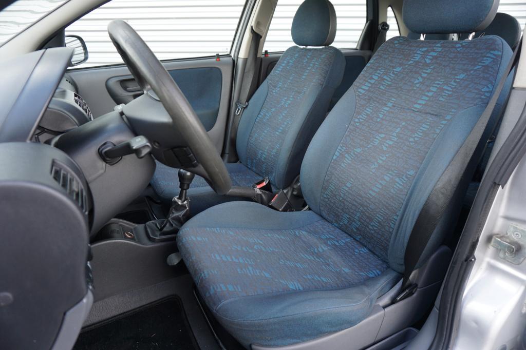 Opel Corsa 1.4-16v comfort elektr. ramen / trekhaak / apk t/m 18-03-2027