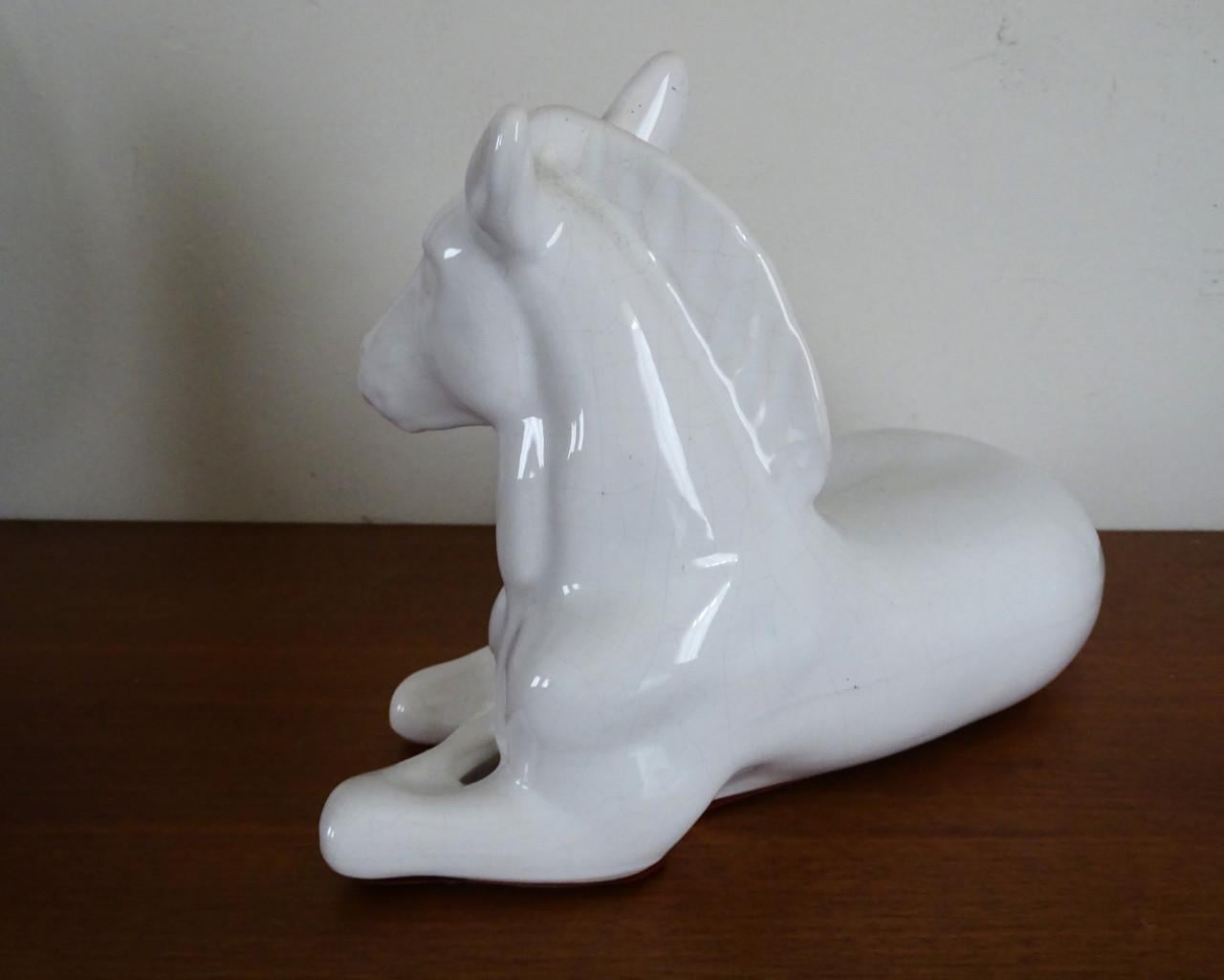 Vintage Delfts Wit plateel Beeld Liggend Paard keramiek