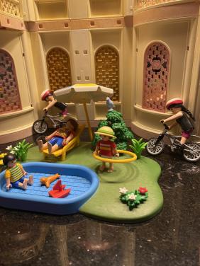 Playmobil zwembad met kinderen moeder en mountainbikesters