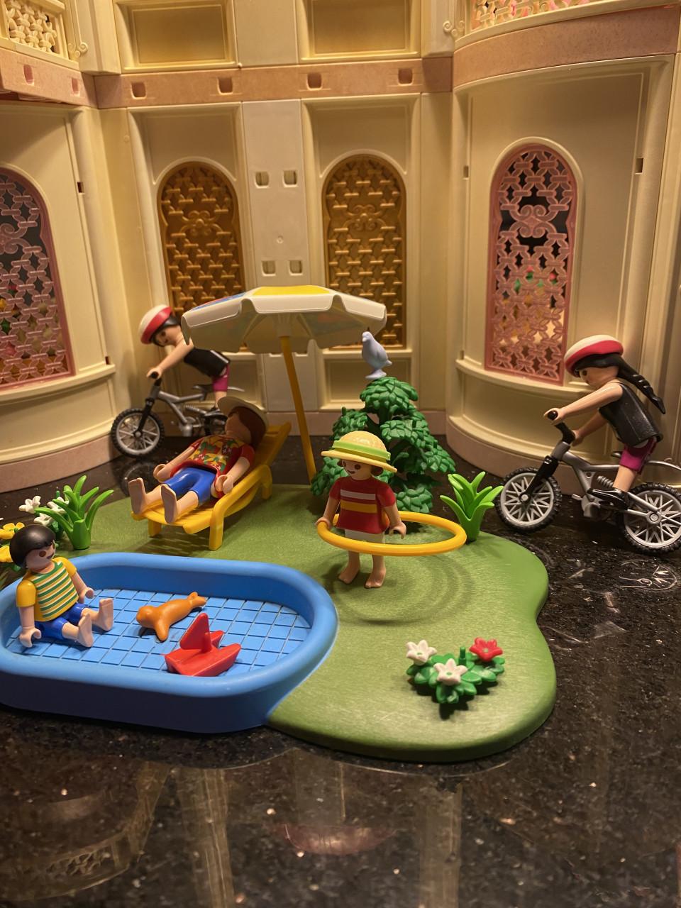 Playmobil zwembad met kinderen moeder en mountainbikesters