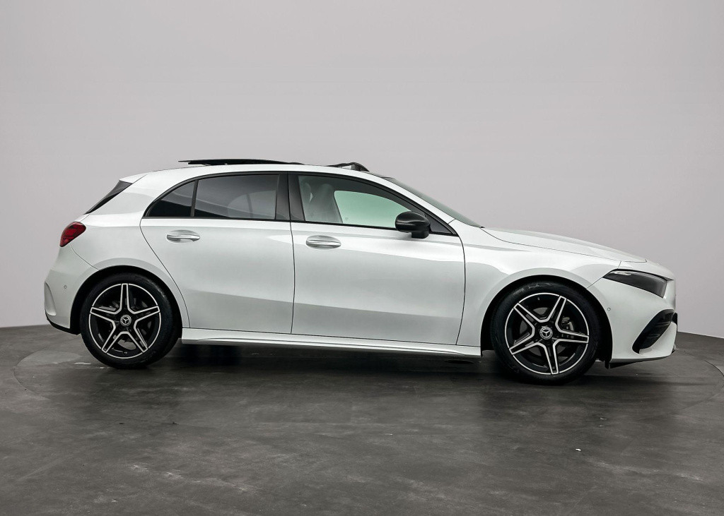 Mercedes-Benz A-Klasse 200 amg premium pano acc sfeer camera