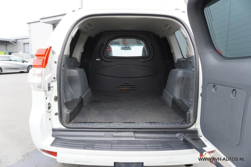 Toyota Land Cruiser 3.0 d-4d-f lx window van