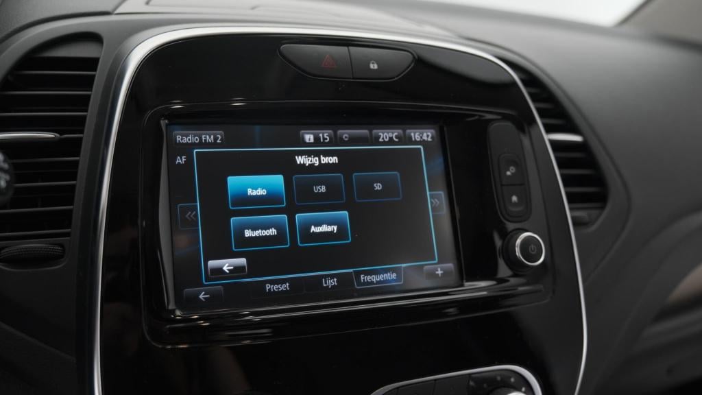 Renault Captur 1.3 tce intens | trekhaak afneembaar | navigatie | parkeerse