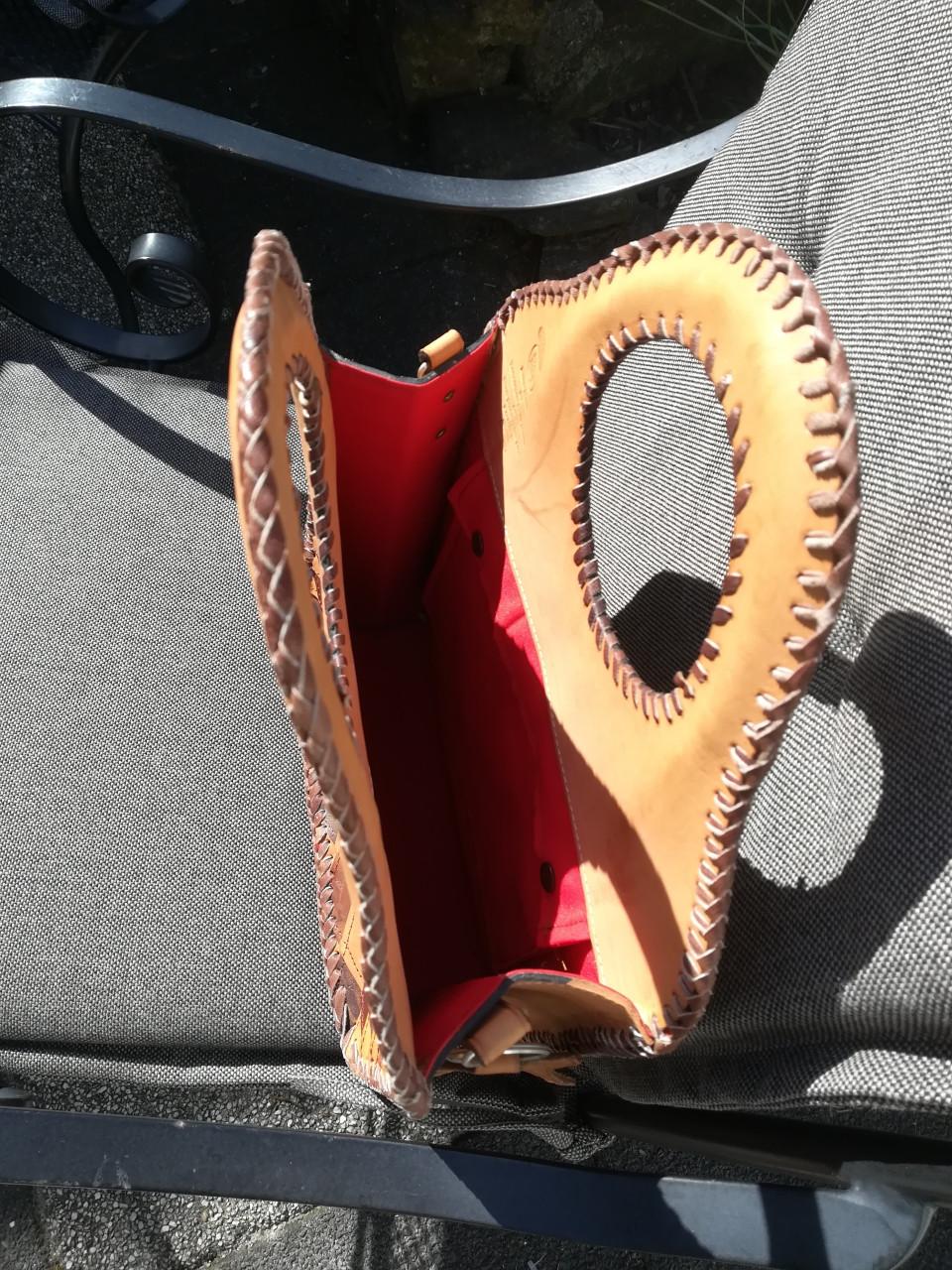 Vintage Hand made lederen tas.............