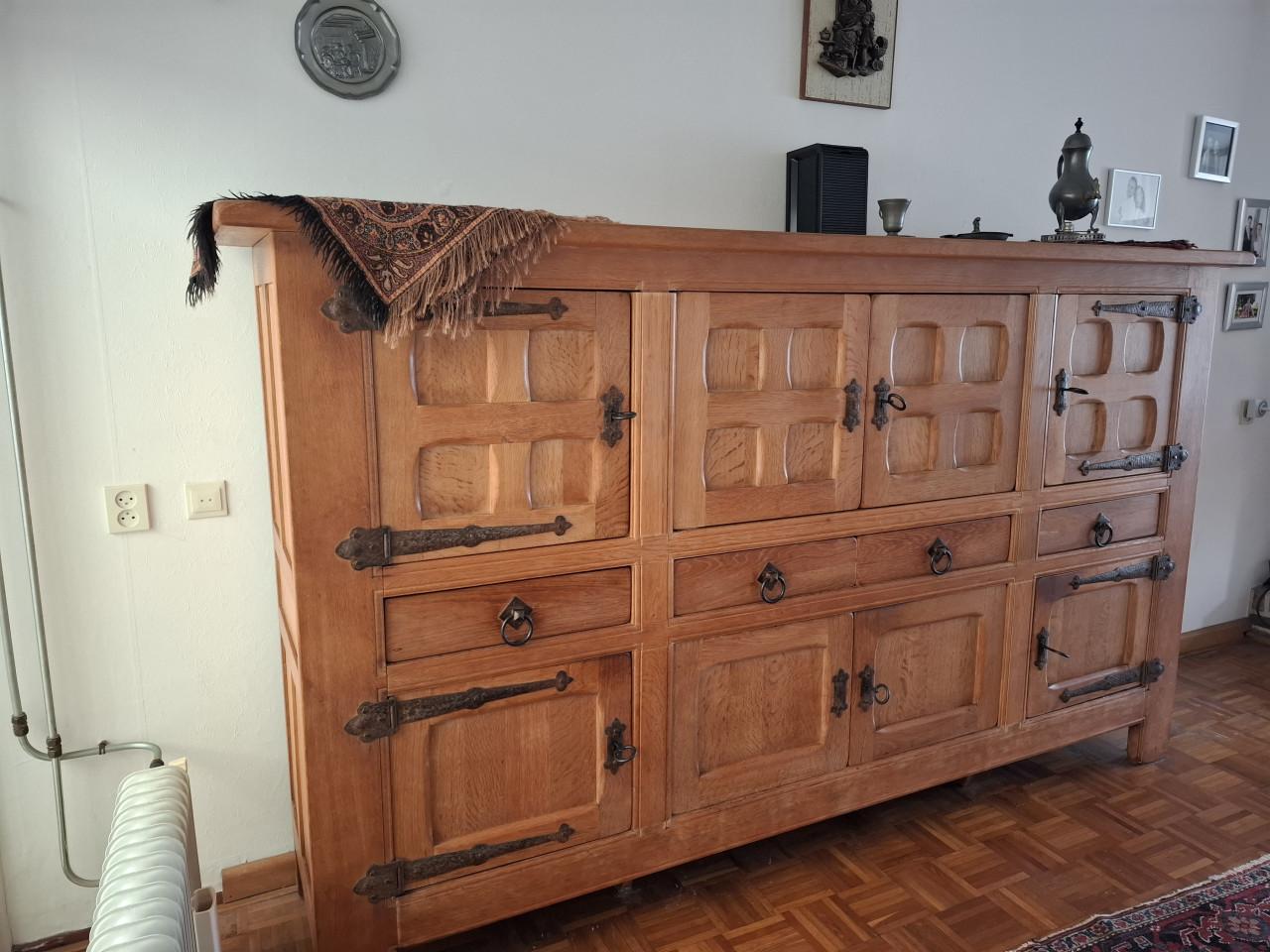 Houten hoog dressoir