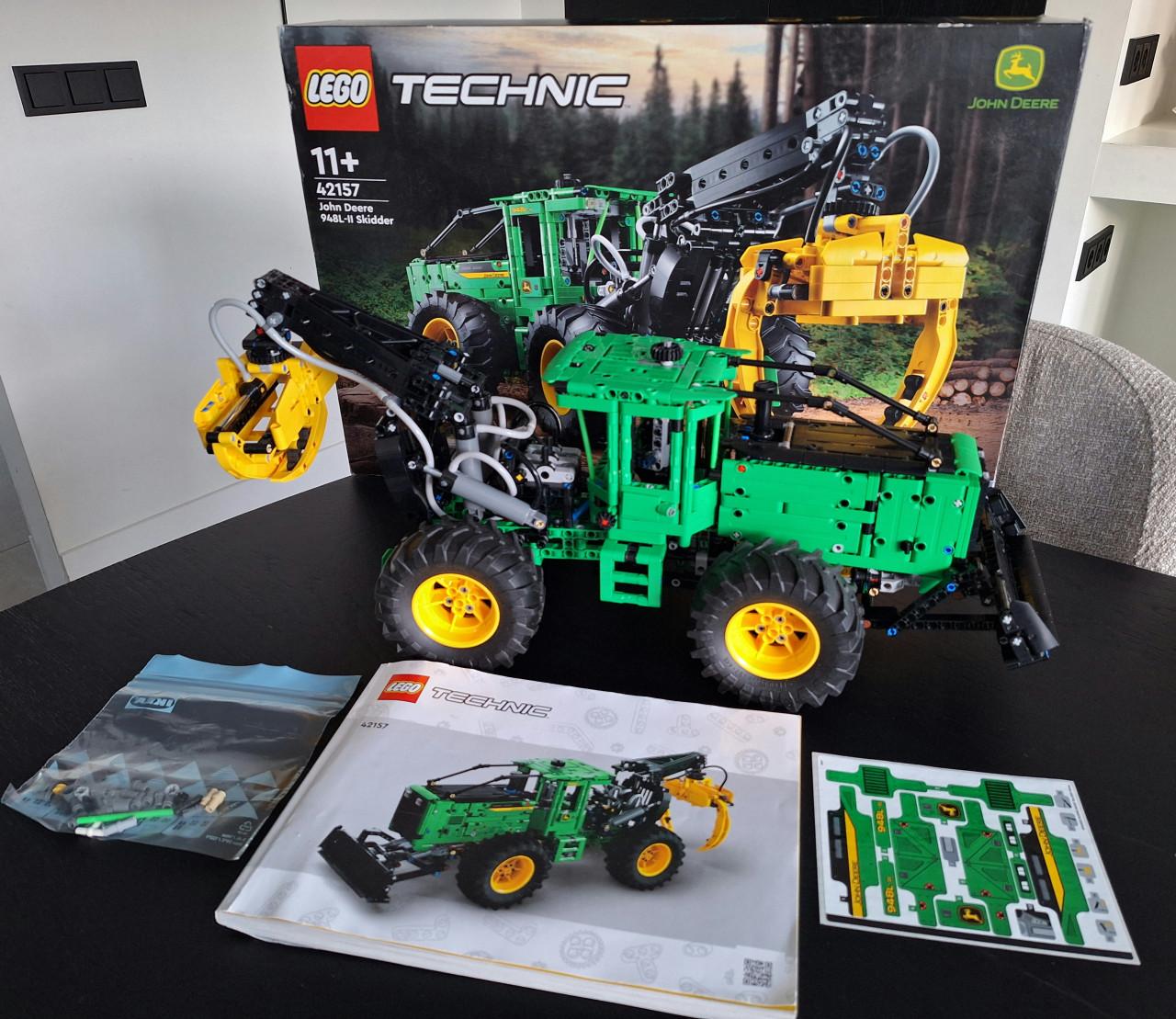 LEGO Technic John Deere 948L-II Skidder (42157)