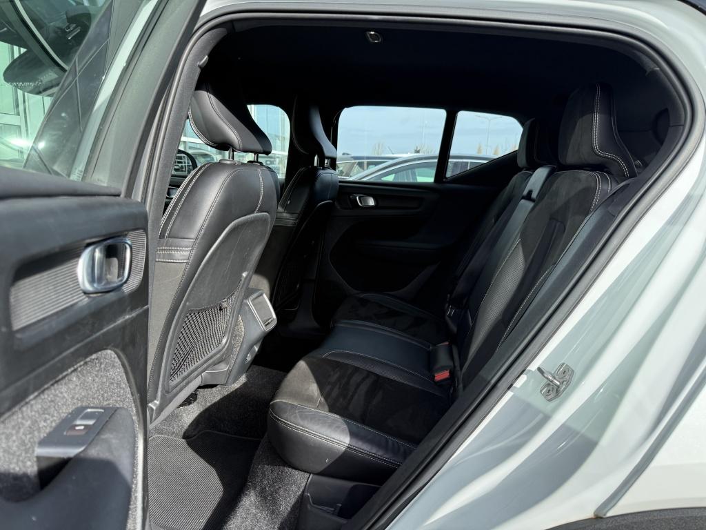 Volvo XC40 t4 190pk aut8 r-design| camera| trekhaak| elek.stoel| stoel.verw