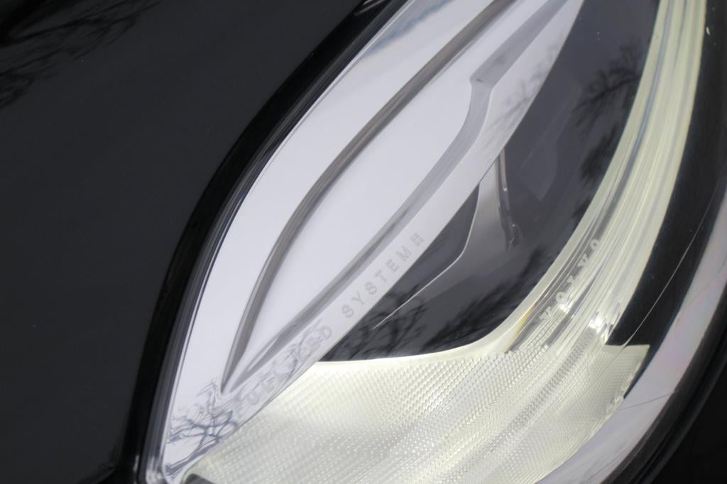 Volvo V40 1.5 t2 r-design automaat - leder/alcantara - led - navi - pdc + c