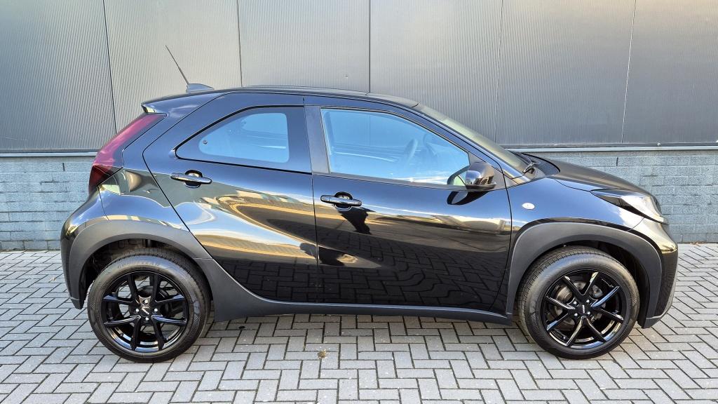 Toyota Aygo x 1.0 vvt-i mt play | camera | lane assist | acc | 17 inch | ai