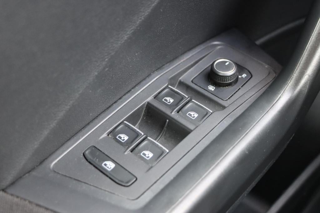 Volkswagen T-roc 1.0 tsi sport 115pk | stoel- en stuurverwarming | adaptive