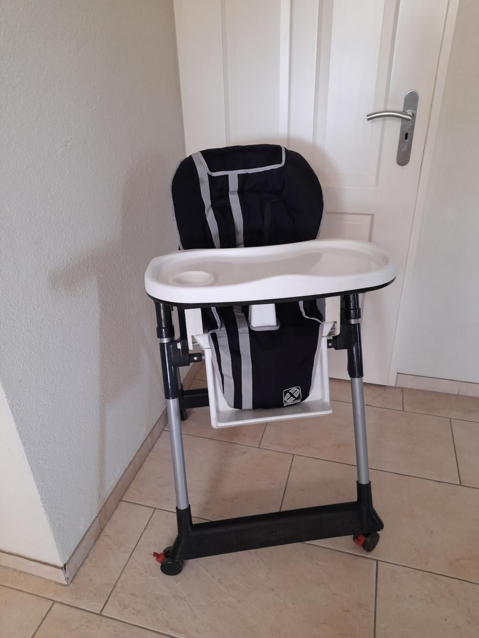 Verstelbare kinderstoel (in goede staat )
