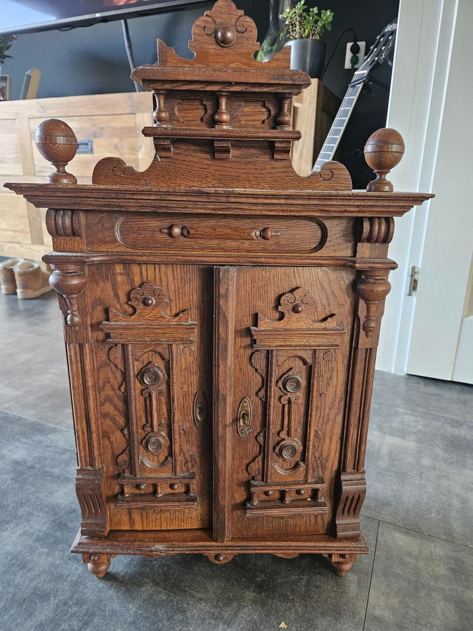 Antiek Duits medicijnkastje