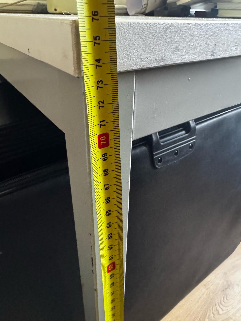 Smal stalen bureau 50 cm diep