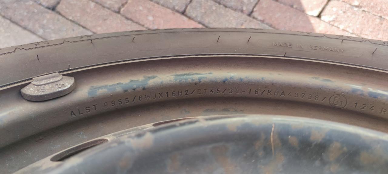 Winterbanden met stalen velgen 205/55R16 (goed profiel)