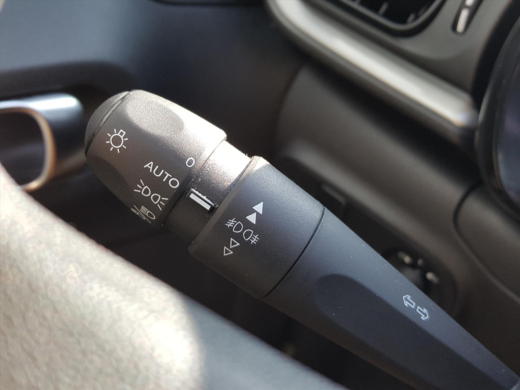 Citroen C3 1.2 puretech 83pk s&s plus navigatie | cruise & climate control 
