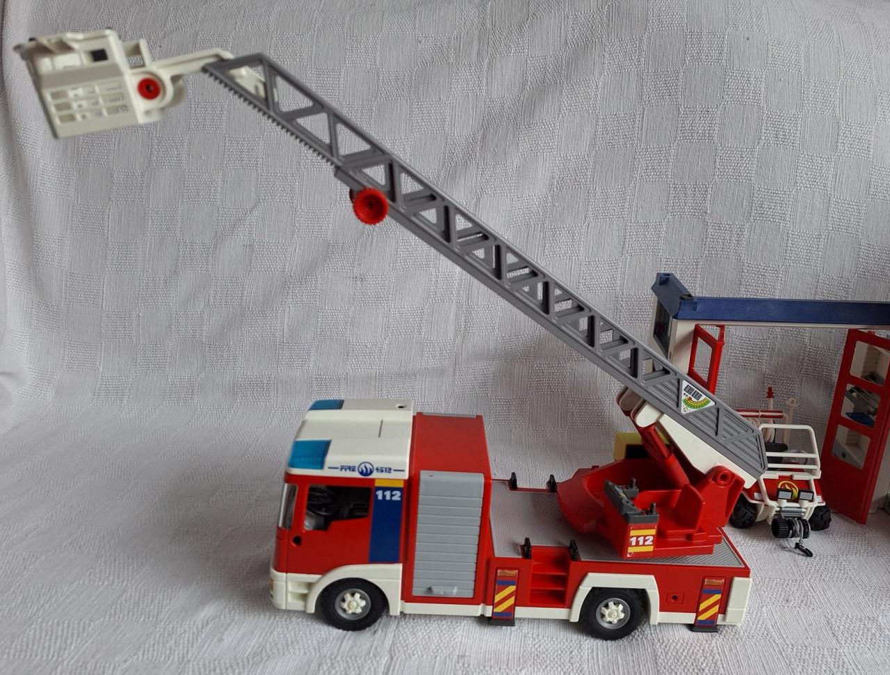 KOOPJE! Grote set Brandweer Playmobil kazerne en voertuigen etc
