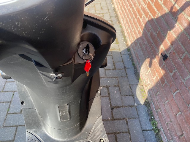 Zeer nette SYM fiddle2 black line 3900km met koffer  alles werkt perfect