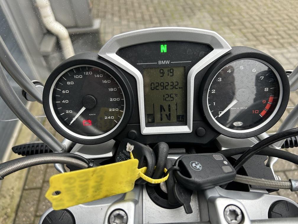 BMW R1200R Classic bj. 2012 met maar 29 dkm, kofferset etc. Topper! €7250,-