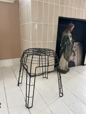 Klein zwart plantentafeltje / krukje