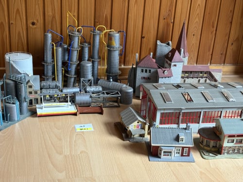 Set huisjes voor de modelspoorbaan set geel