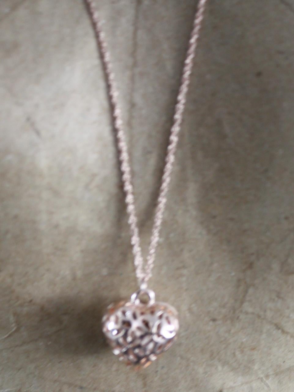 Rose kleurige ketting met hartjes hanger