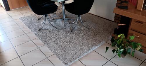 MOOI KLEED VOOR ONDER DE SALONTAFEL