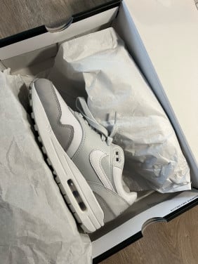ZGAN! Nike Air Max 1 LX “light smoke grey” maat 38,5!