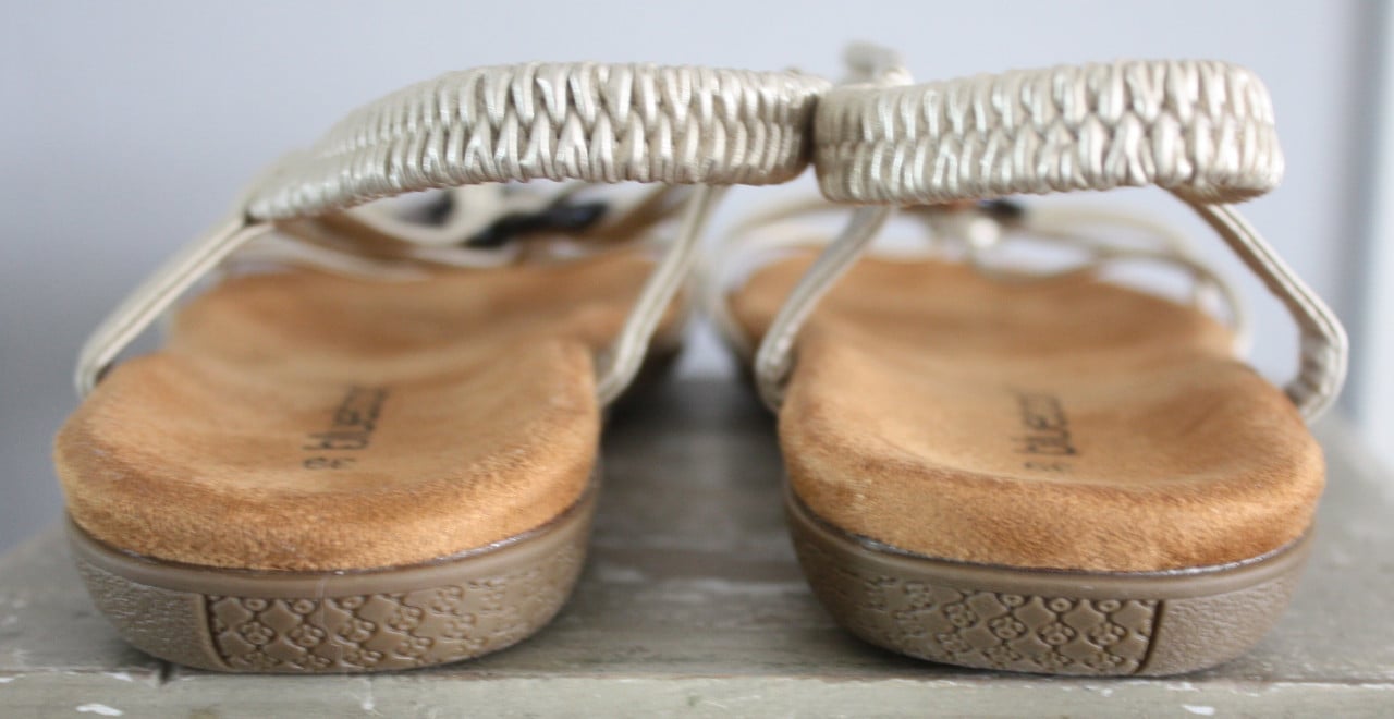 Nieuwe sandaal goud en hout kleur maat 39
