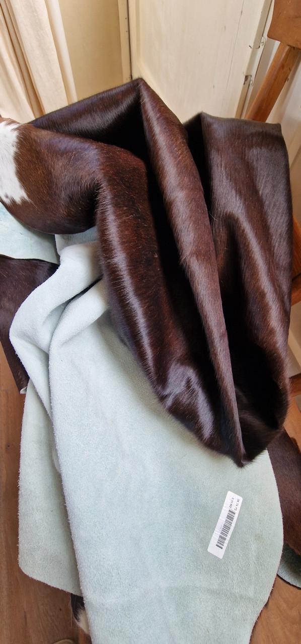 Koeienhuid 2x: beige effen en mooi donkerbruin