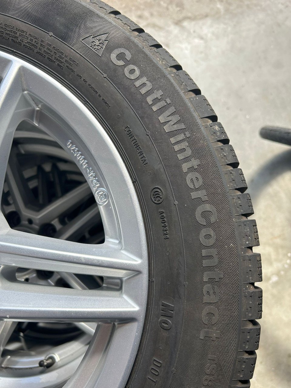 UNIWHEELS 16 INCH 5X105 SPORT VELGEN MET CONTINENTAL CONTIWINTERCONTACT