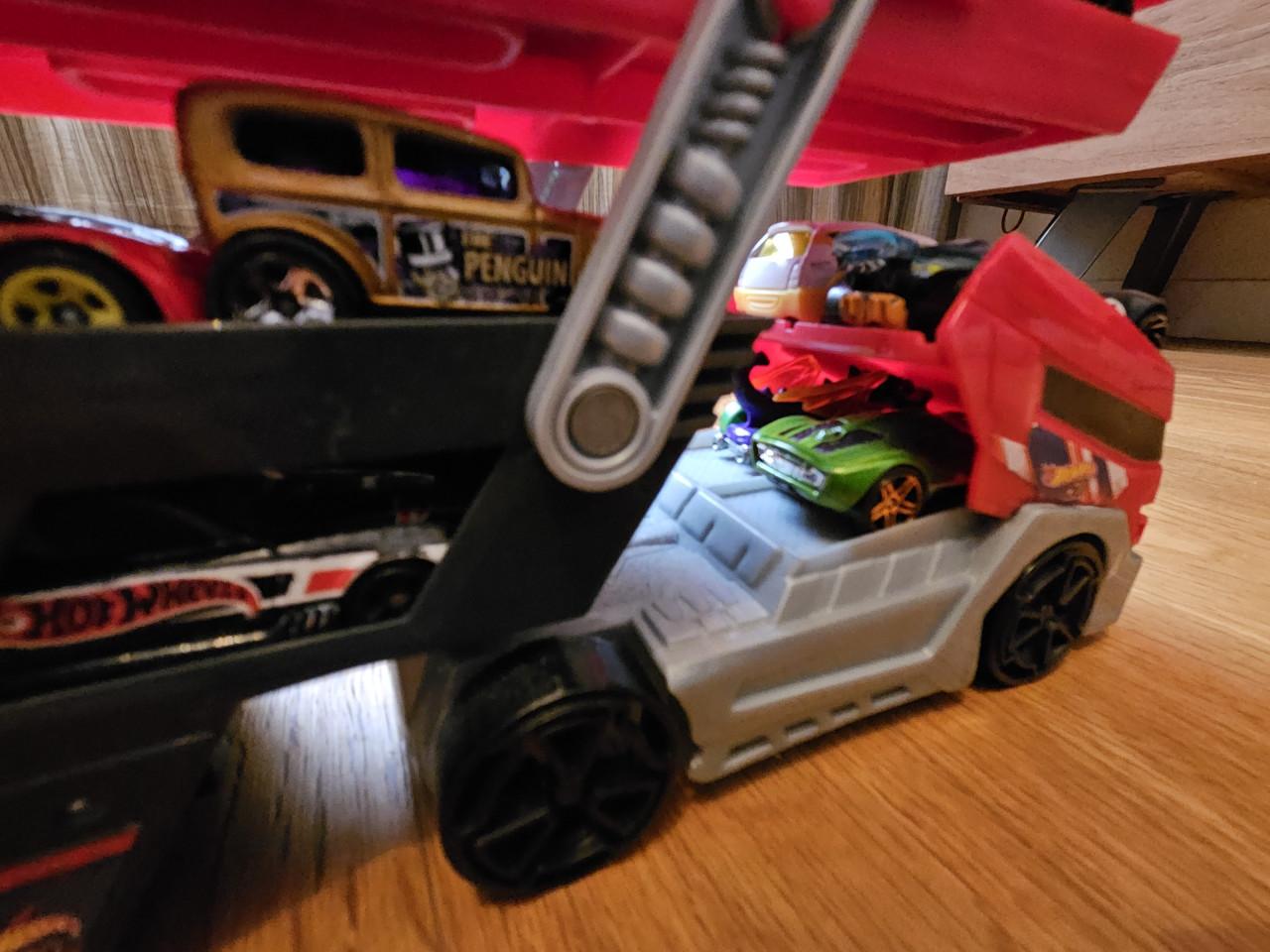 Hot Wheels Mega Truck oplegger (z.g.a.n.)