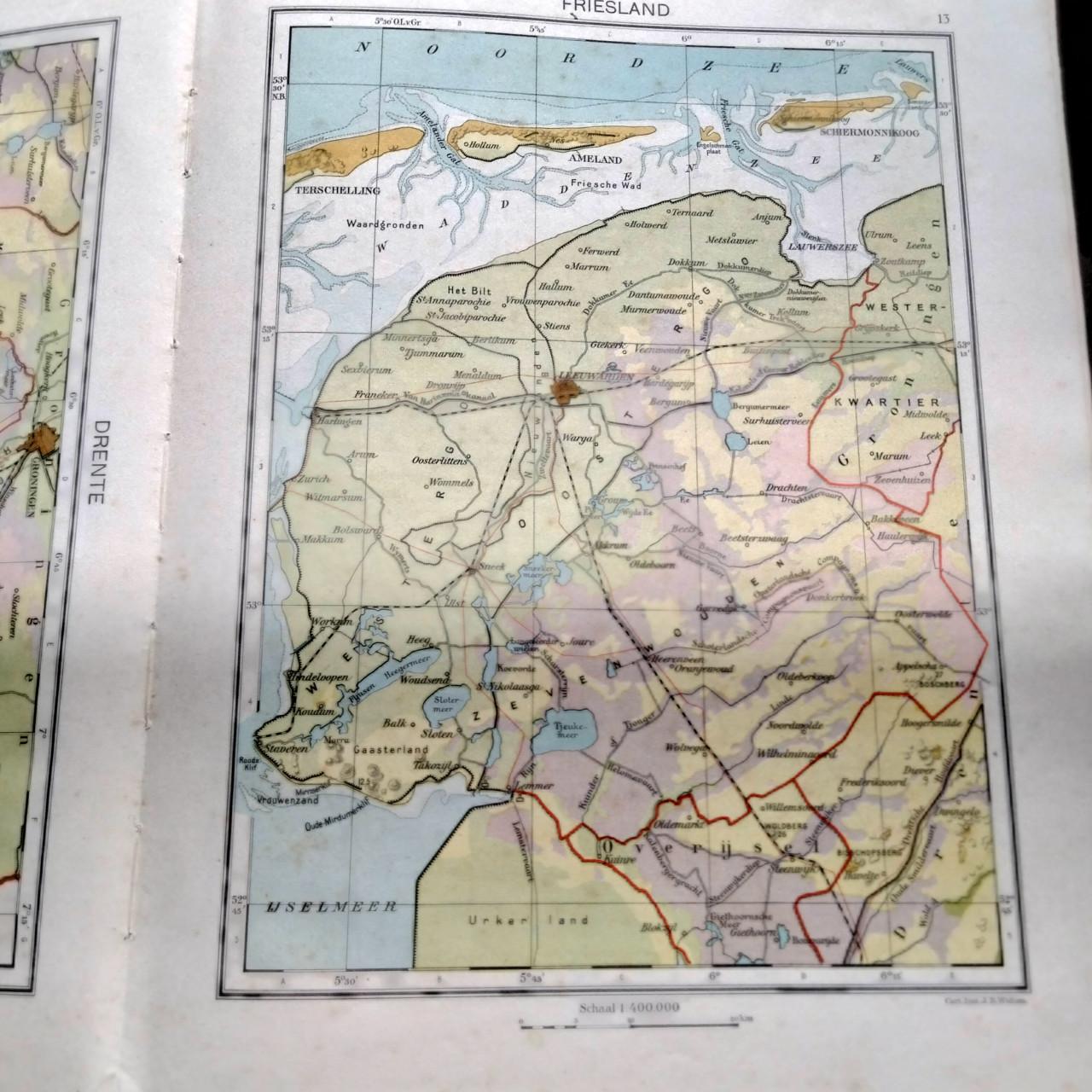 Kleine schoolatlas der gehele aarde.
